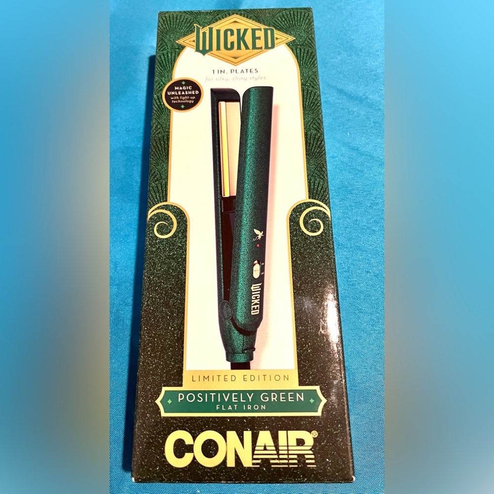 Elphaba Flat Iron! NEW in WICKED Box! 🧙‍♀️
